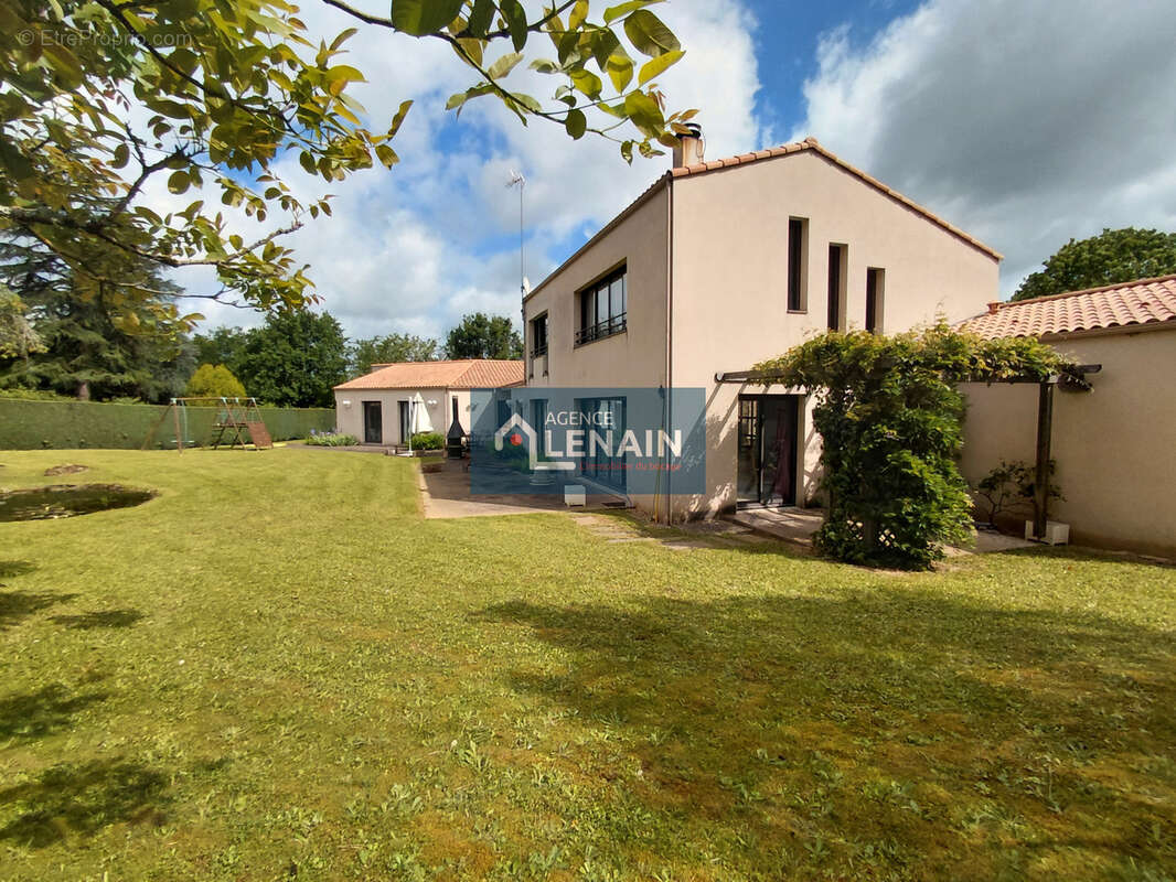 Maison à LES HERBIERS