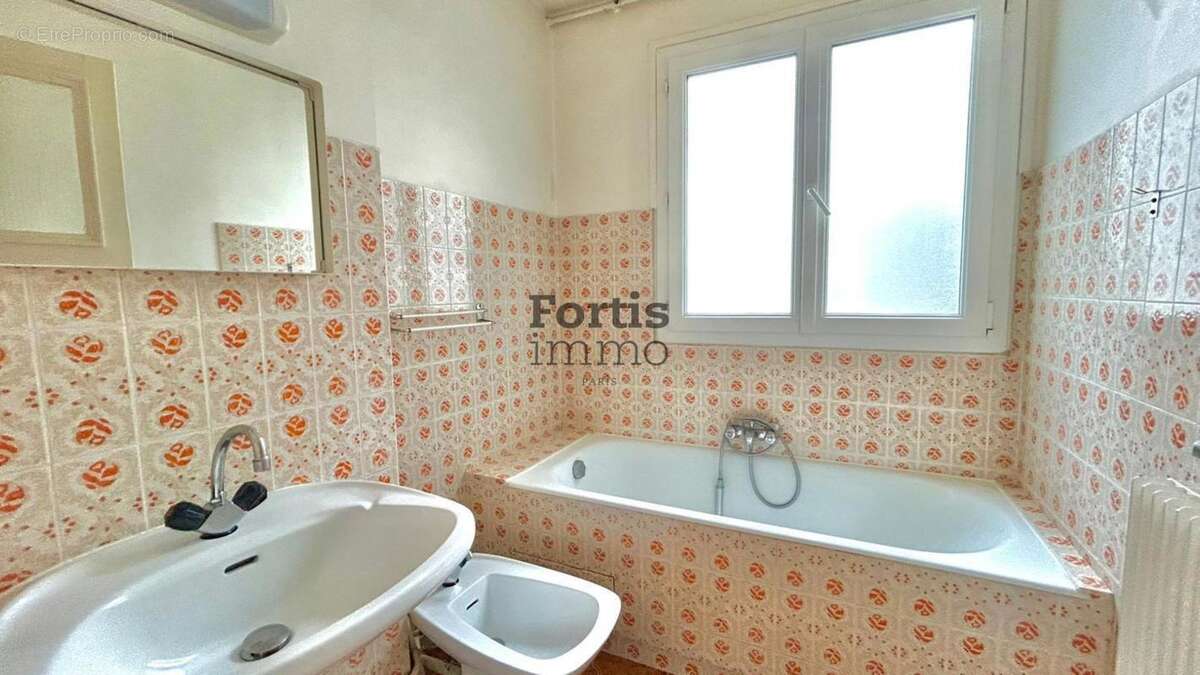 Appartement à PARIS-3E