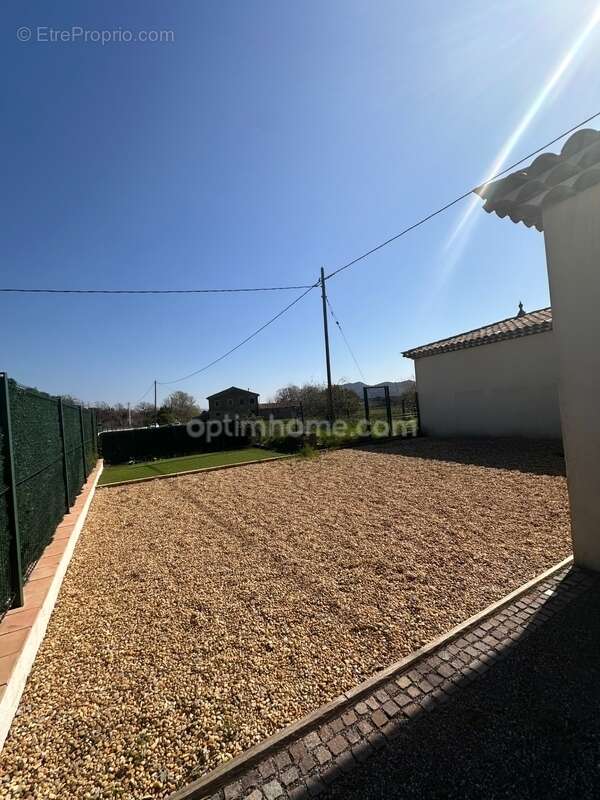 Maison à LE MUY