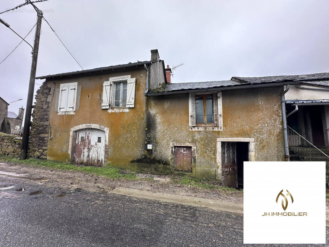 Maison à VEZINS-DE-LEVEZOU