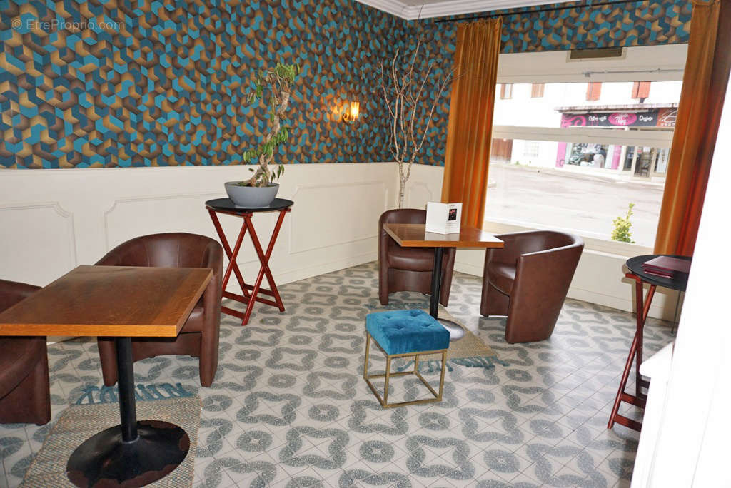 Commerce à PARAY-LE-MONIAL