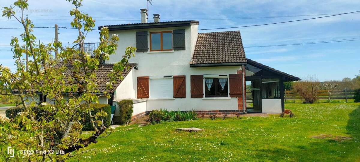 Maison 97 m² à Sainte-Genevieve-Des-Bois  - photo 3