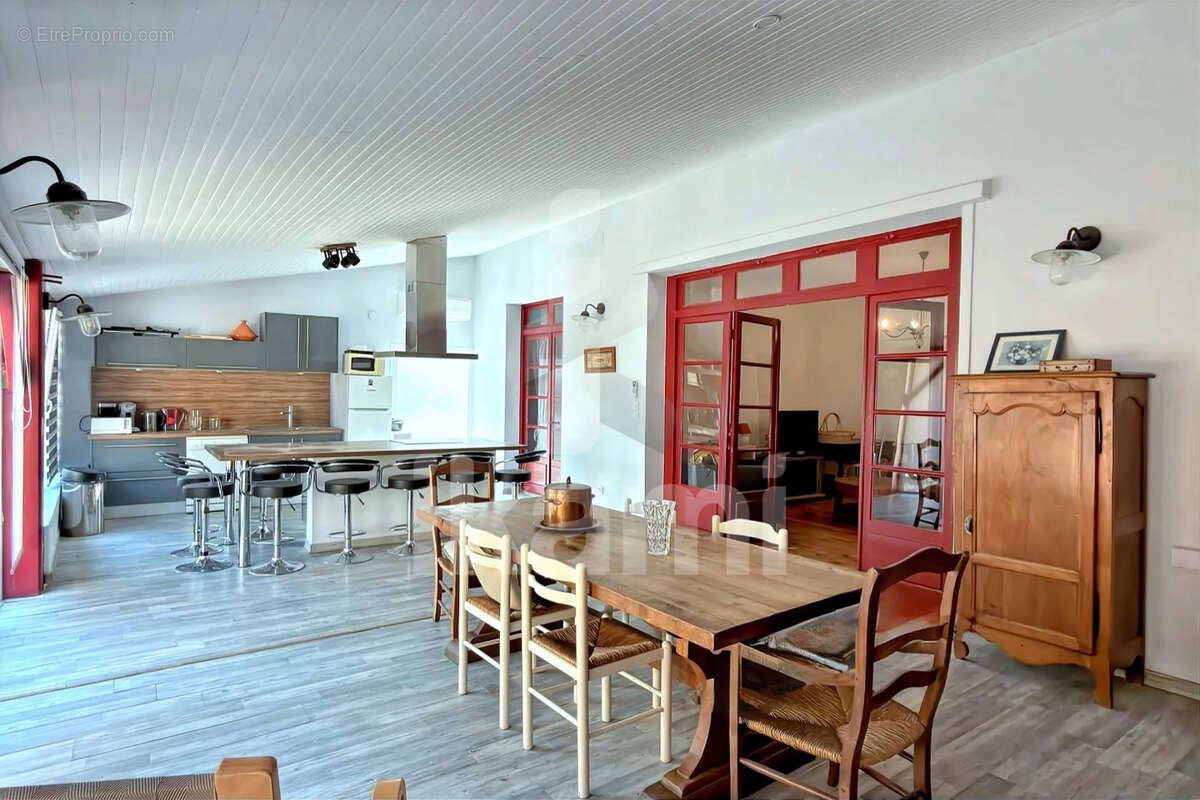 Appartement de caractère avec terrasse de 150 m2 en plein cœur de Bergerac - photo 7