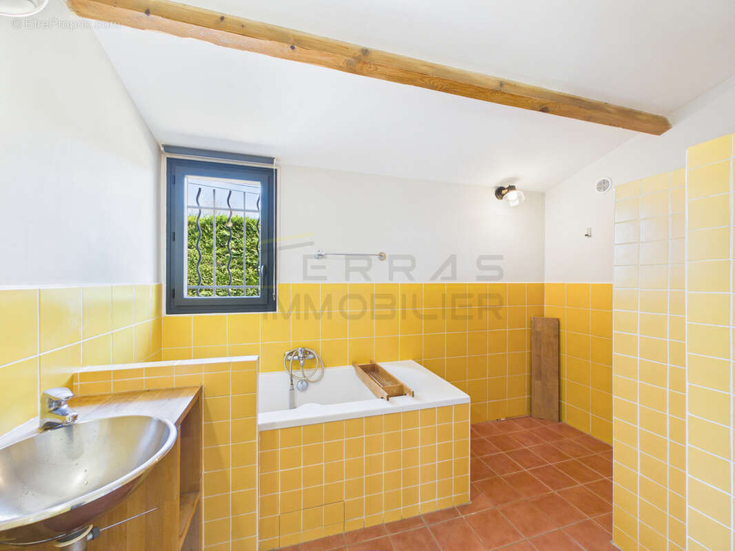 Maison à VALREAS