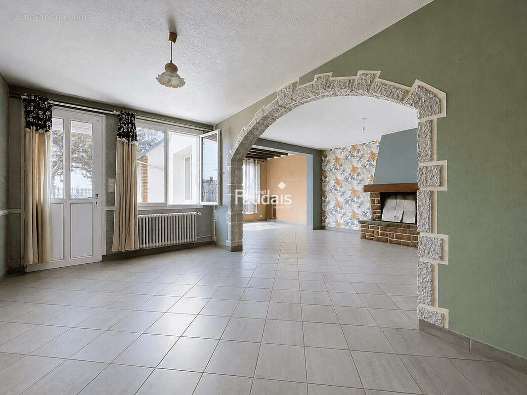 Maison 161 m² à Saint-Denis-Le-Vetu  - photo 5
