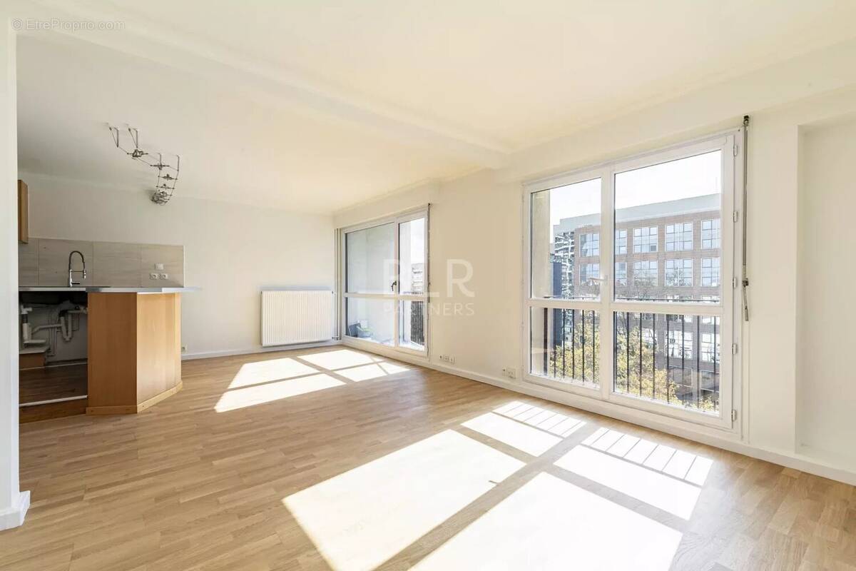 Appartement à COURBEVOIE