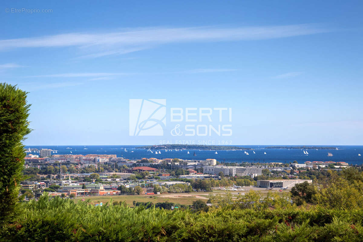 Maison à MANDELIEU-LA-NAPOULE