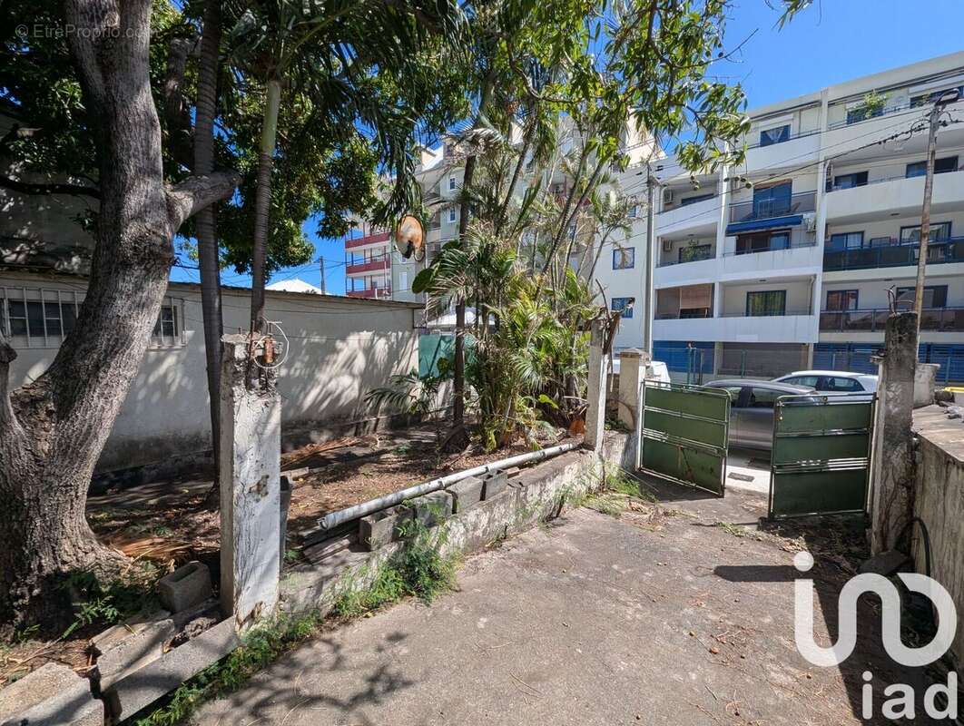 Photo 2 - Terrain à SAINT-DENIS