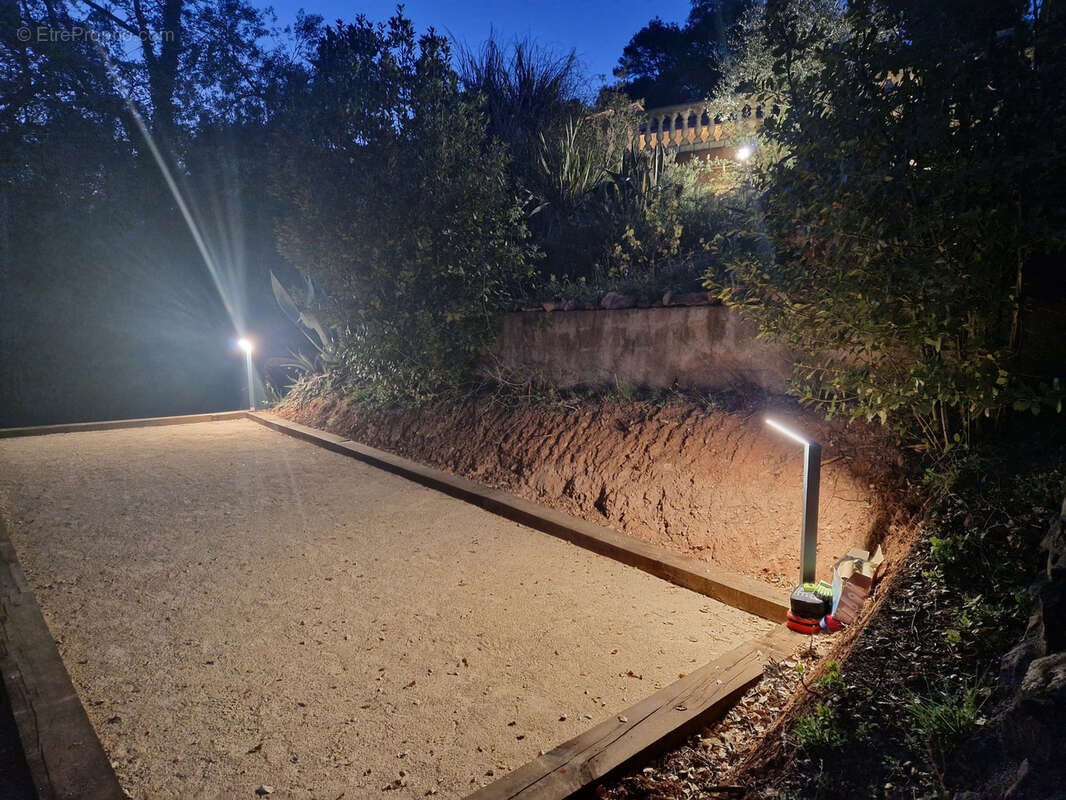 Maison à BAGNOLS-EN-FORET