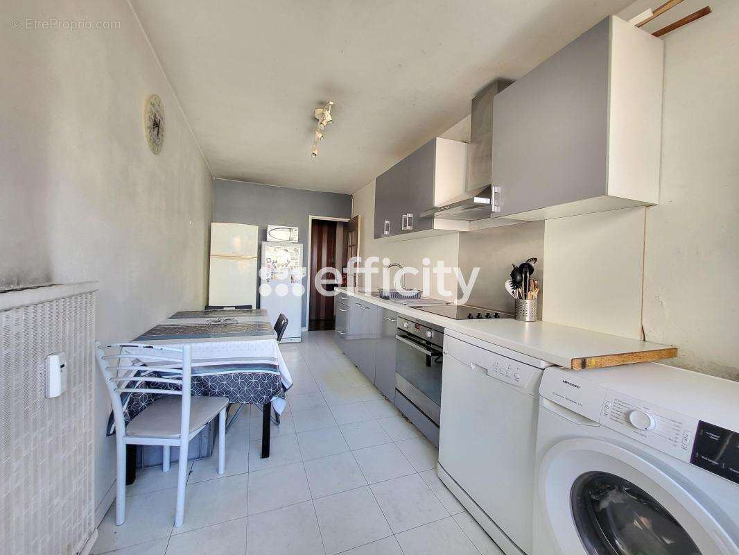 Appartement à PIERRE-BENITE