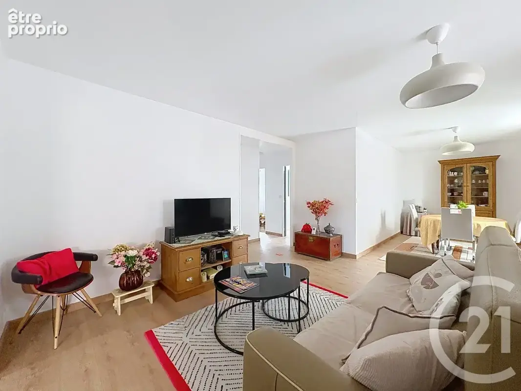 Maison 5 pièces 200 m² à vendre à Saint-Julien-Les-Villas (10800) - photo 3