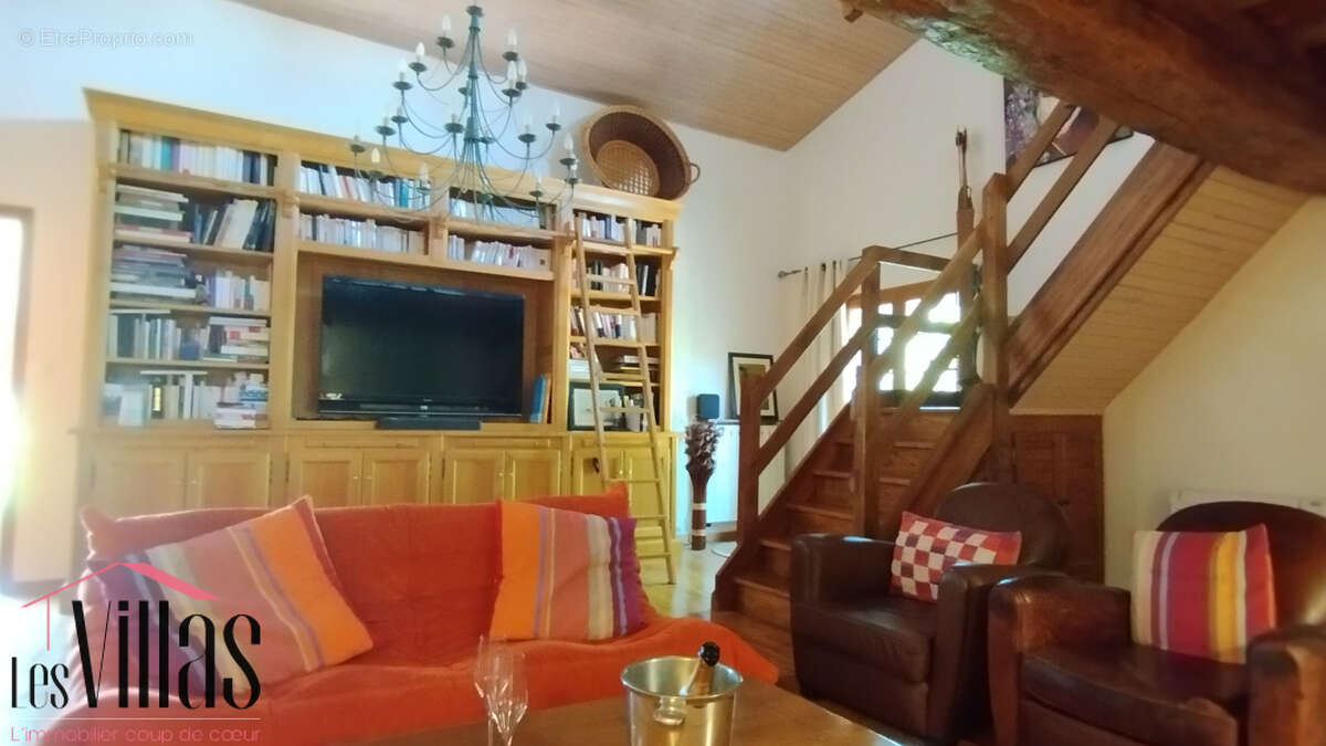 Mas de caractère rénové   195 m2 habitables sur plus de 550 m2 de terrain - photo 6