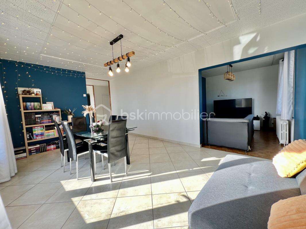 Maison à LAROCHE-SAINT-CYDROINE