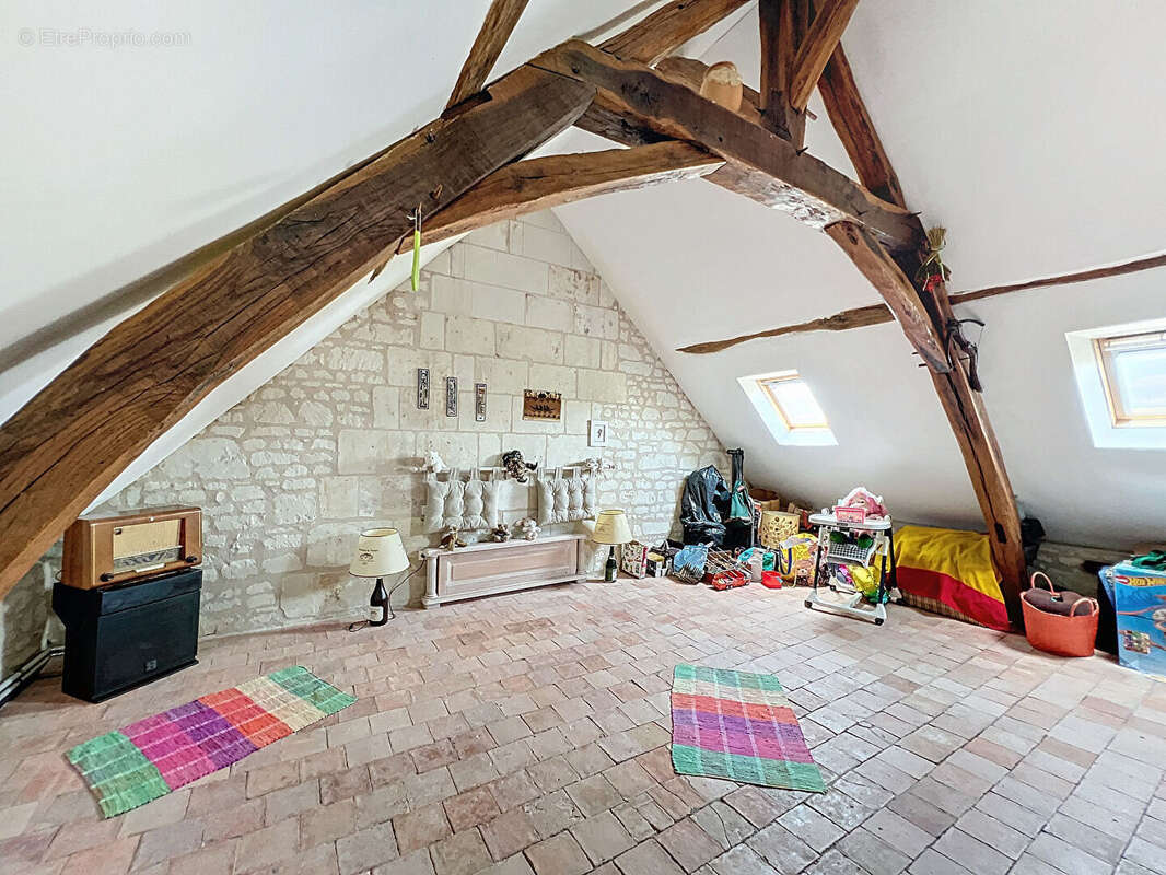 Maison à AMBILLOU-CHATEAU