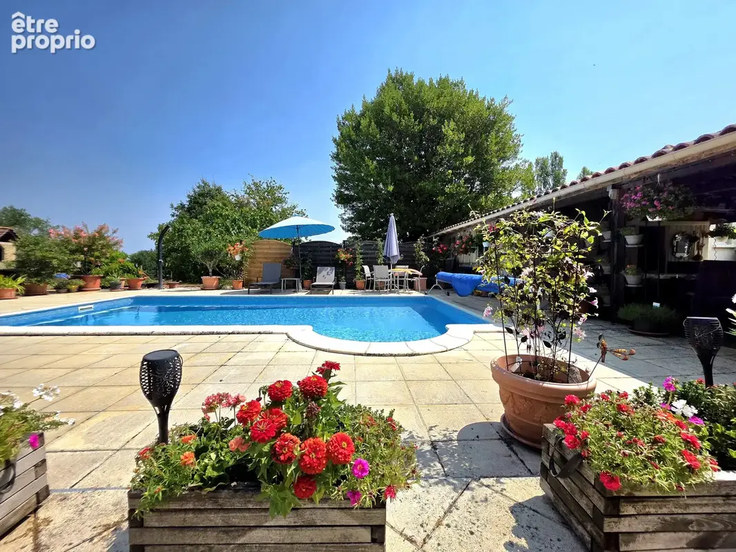 Spacieuse maison familiale de 4 chambres avec piscine, terrain et cadre champêtre - photo 2