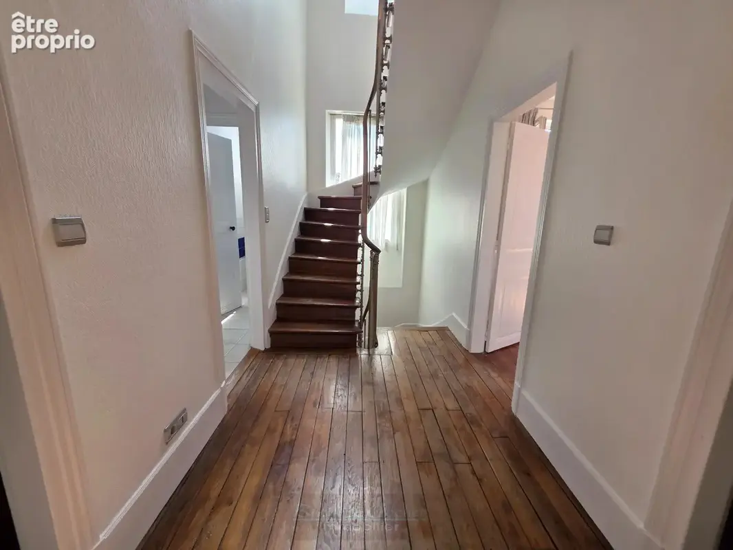 Maison de caractère de 172 m² — Gare et commerces à pied - photo 12
