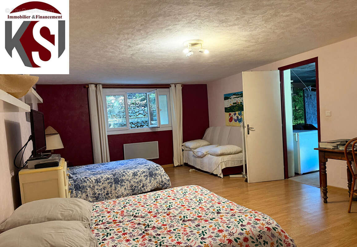 Maison à SEILLONS-SOURCE-D&#039;ARGENS