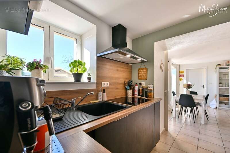 Appartement à COURZIEU