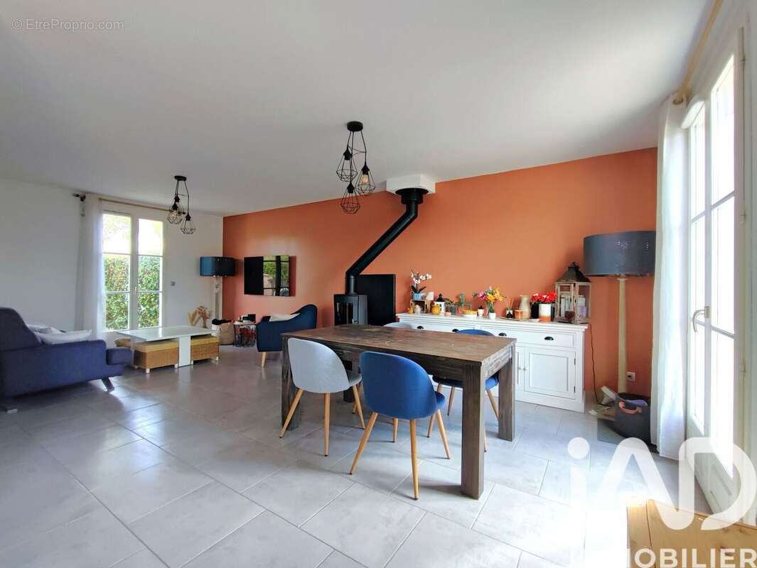 Photo 1 - Maison à CHARS