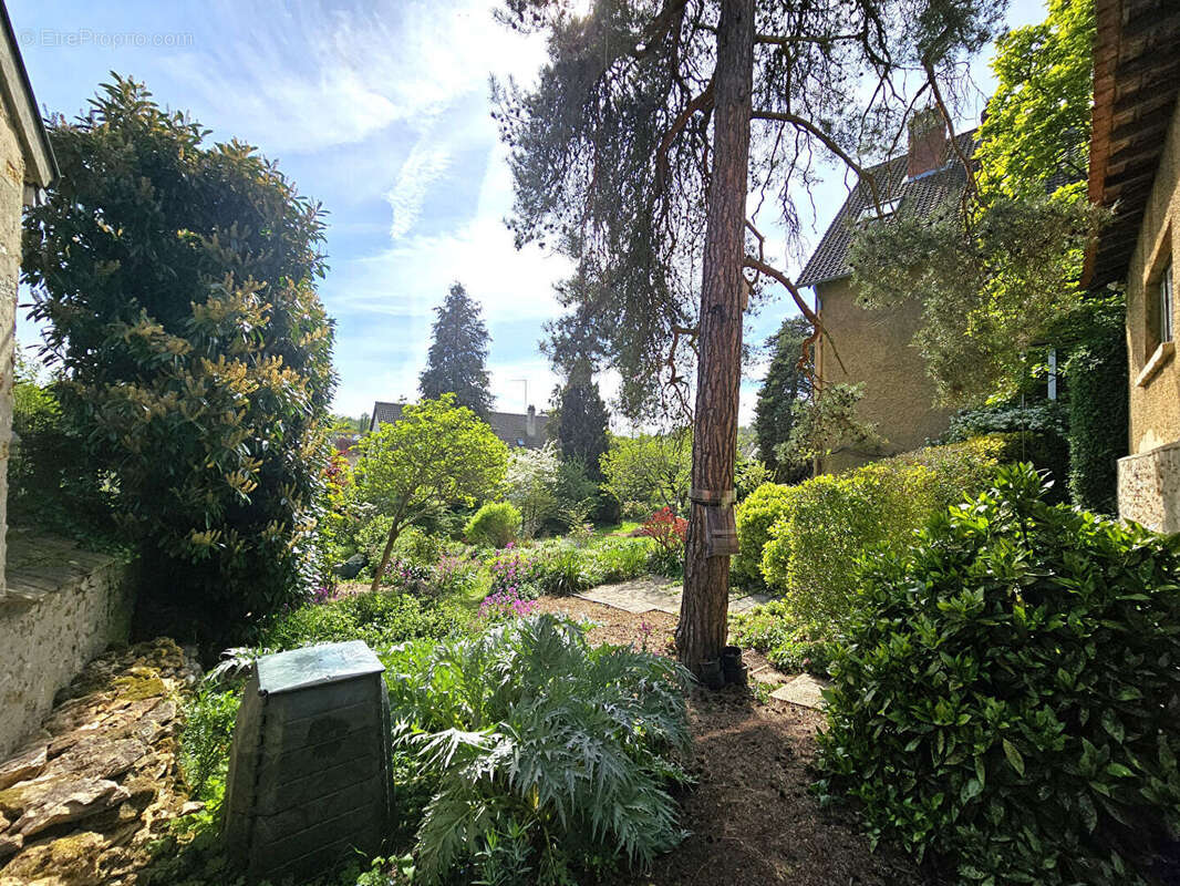 Terrain à JOUY-EN-JOSAS
