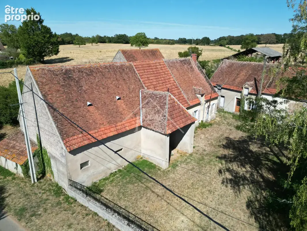 Ancien corps de ferme à rénover sur plus de 3000m² de terrain, COUST - photo 3