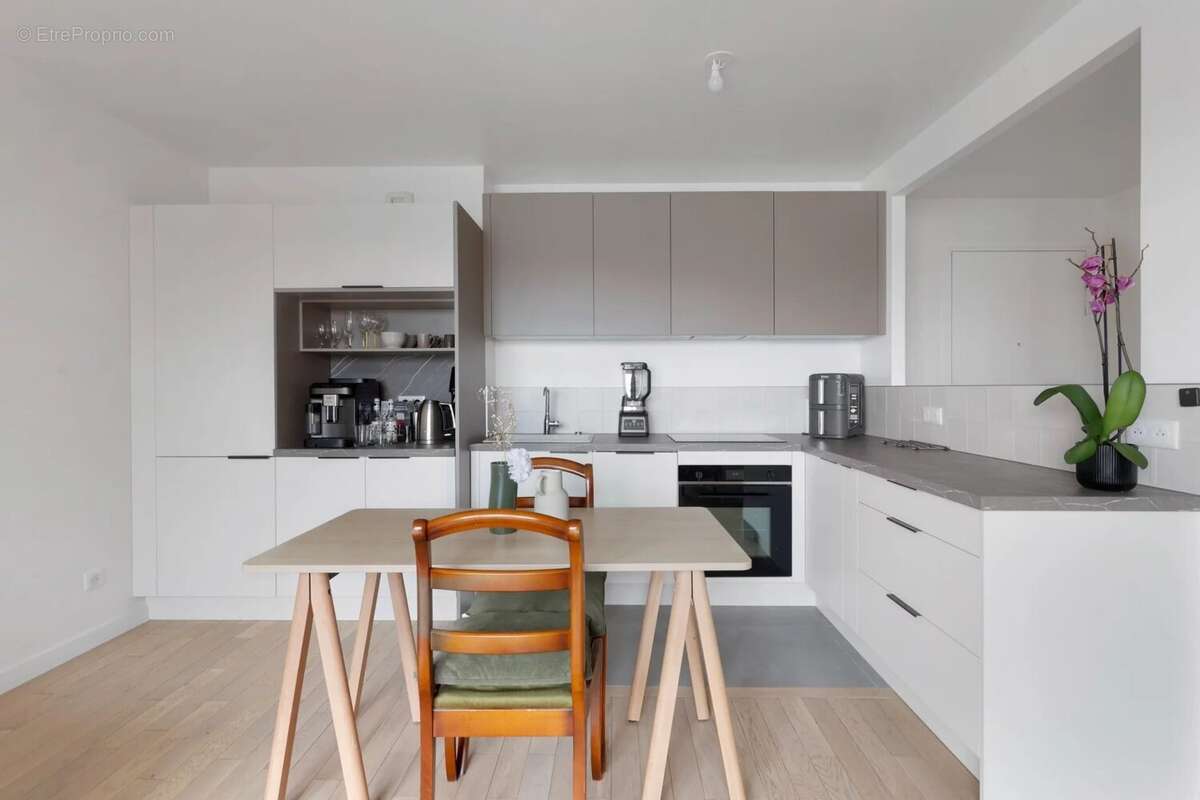 Appartement à COURBEVOIE
