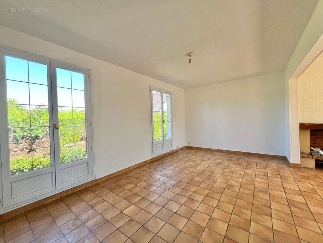 Maison : 6 pièce(s) 100 m2 - Terrain 610m² - Garage - photo 6