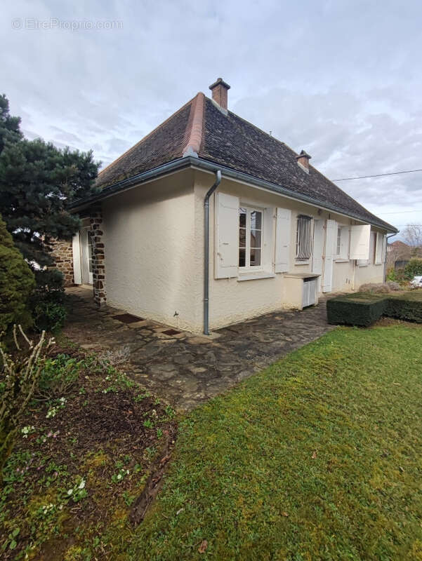 Maison à SAINT-YRIEIX-LA-PERCHE