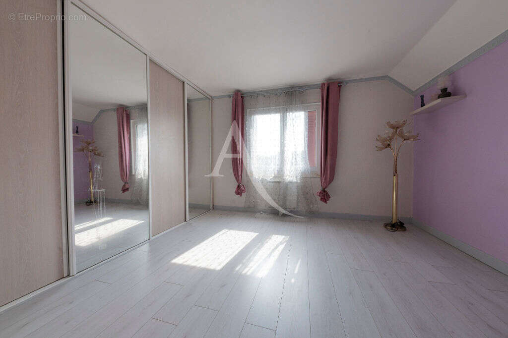 Maison à VAIRES-SUR-MARNE