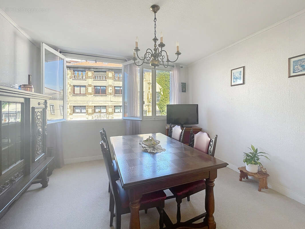 Appartement à SAINT-ETIENNE