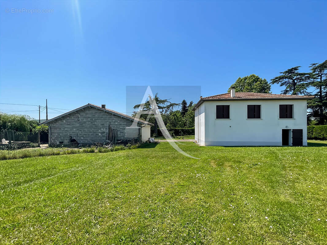Maison avec dépendance et joli terrain - 3 chambres - photo 16