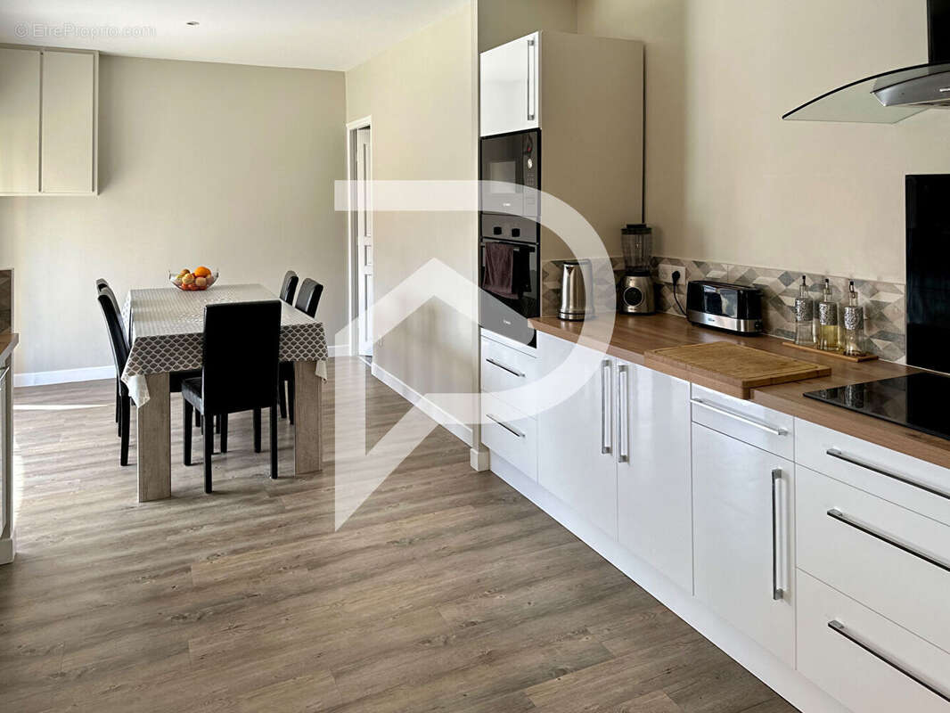 Maison à SAINT-FRONT-DE-PRADOUX