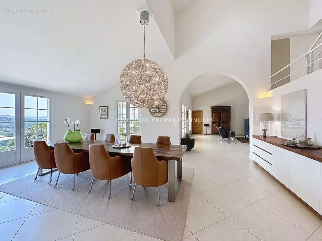 Maison à ENTRECASTEAUX