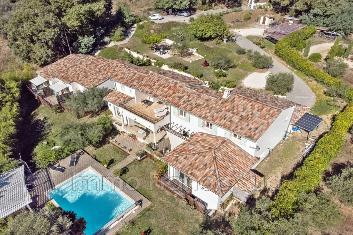 Maison à LA GARDE-FREINET