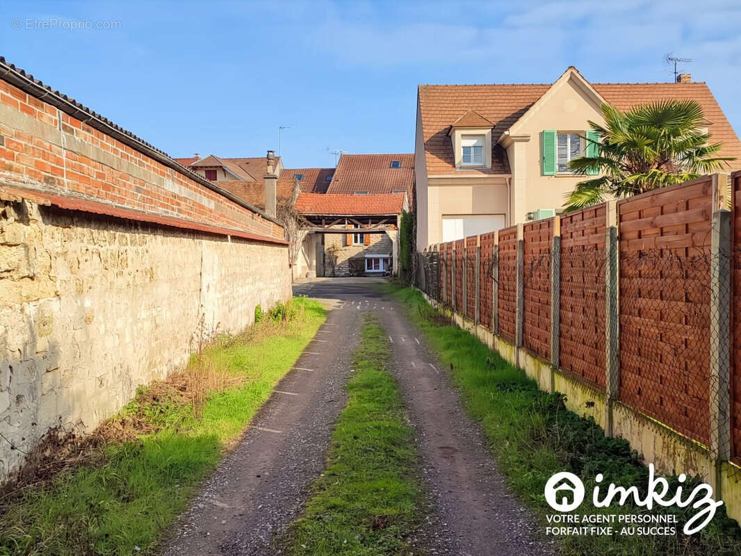 Appartement à NEUVILLE-SUR-OISE