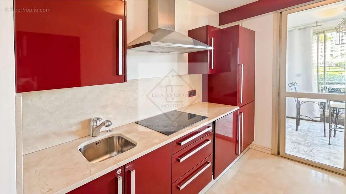 Appartement à MANDELIEU-LA-NAPOULE