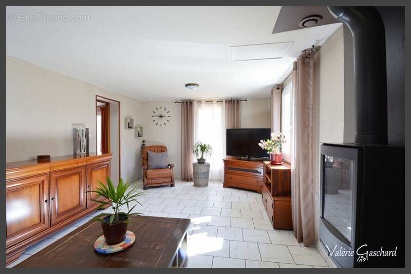 Maison à SAINT-GERMAIN-DU-SALEMBRE