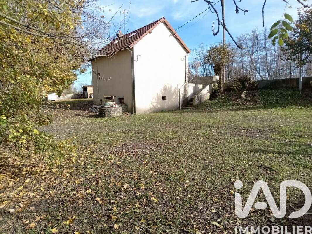 Photo 9 - Maison à GENELARD