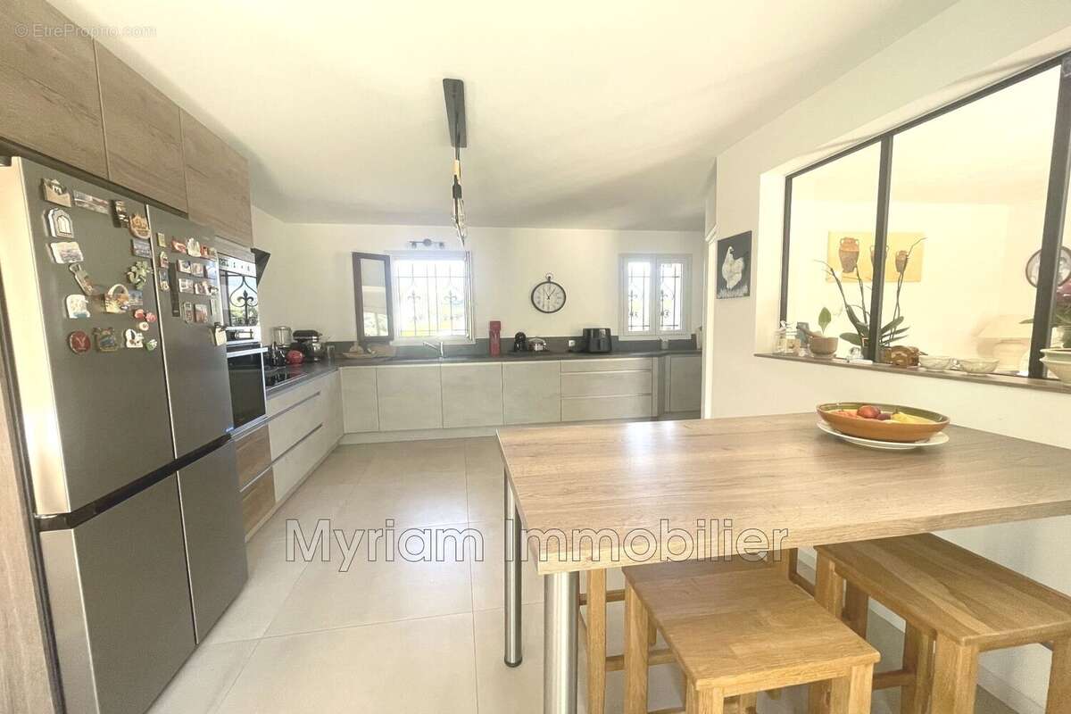 Maison 265 m² à Peymeinade  - photo 5
