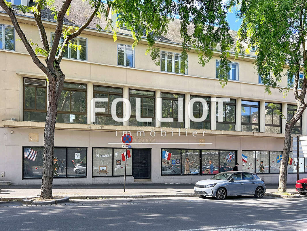 A vendre  saint lo  centre ville  50000   2500 m2 de bureaux - photo 2