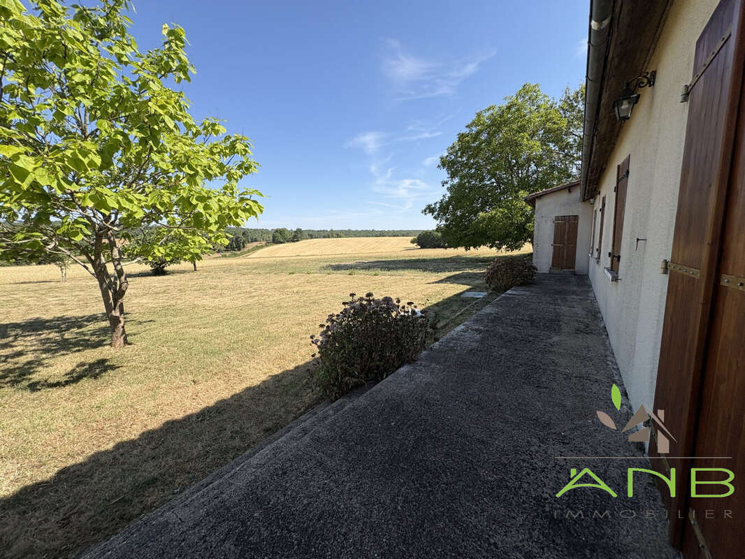 Maison 130 m² à Varaignes  - photo 3