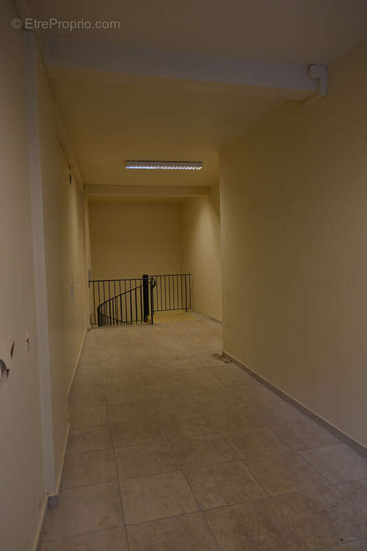 Entrepot sur 2 niveaux - paris 12 - photo 7