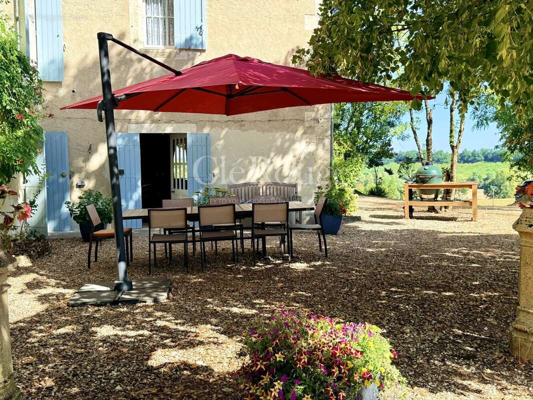 Près d'Eymet - Magnifique château de 5/6 chambres, sur un terrain de 1,6 hectare - photo 37