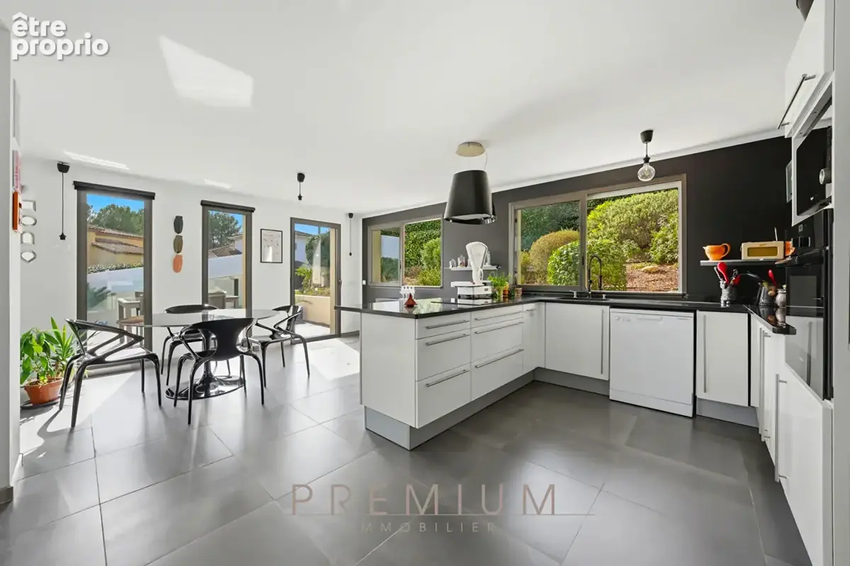 Villa d'architecte baignée de lumière. - photo 8