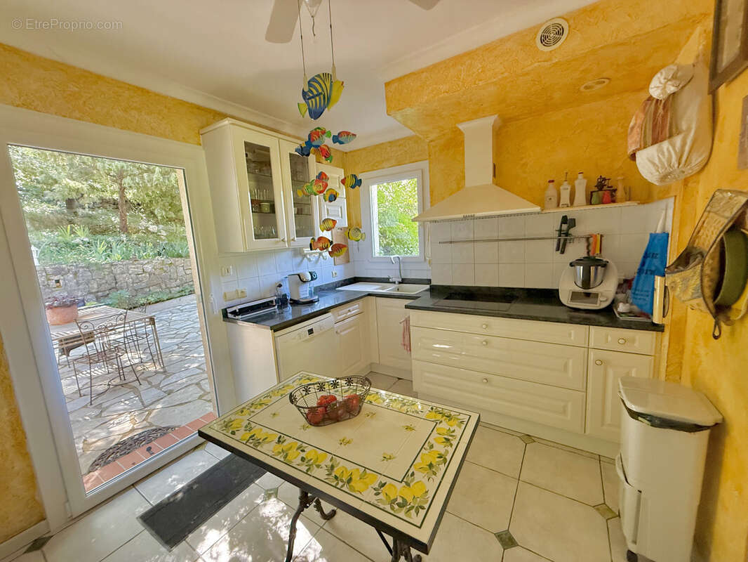 Maison à TOURRETTES-SUR-LOUP