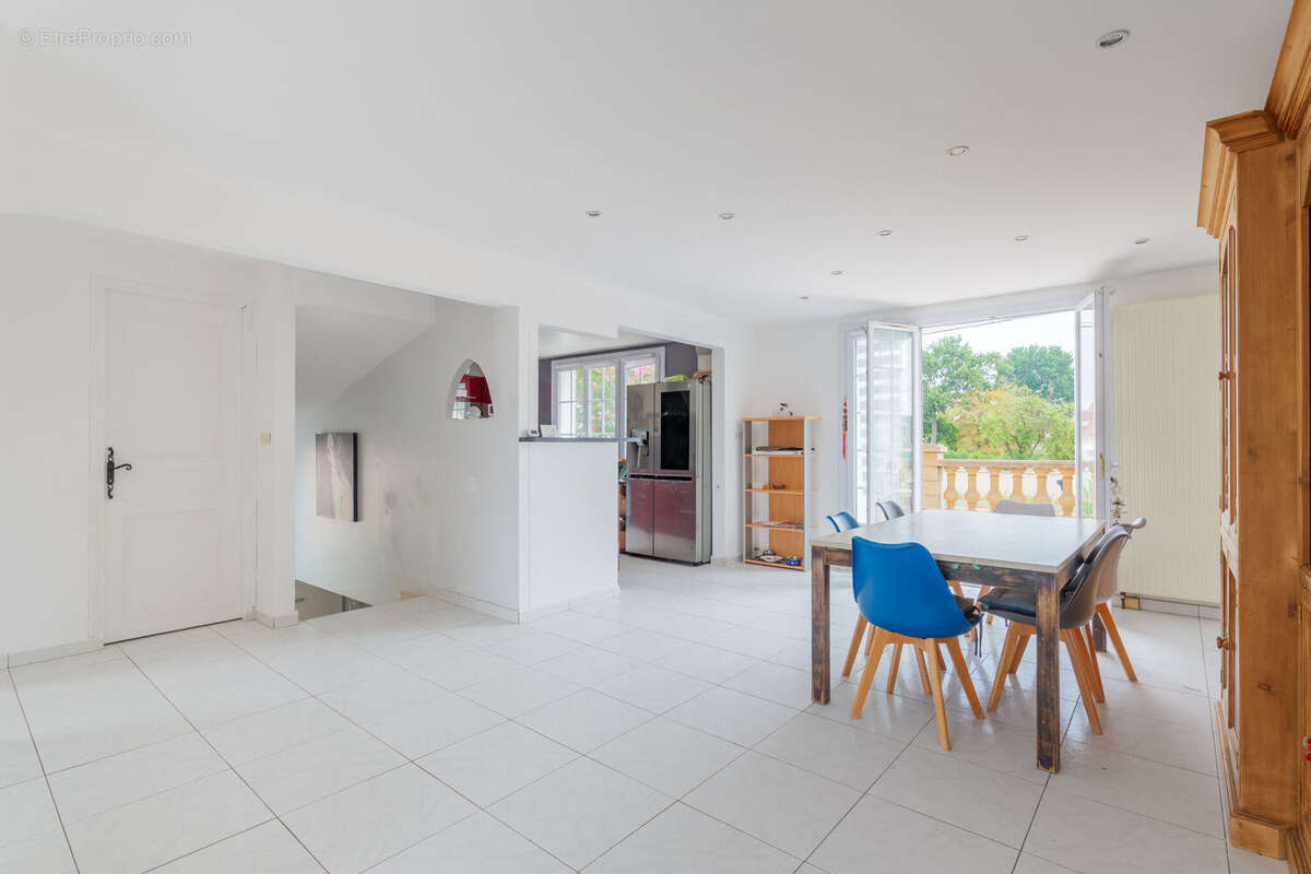 Maison 117 m² à Tremblay-En-France  - photo 3