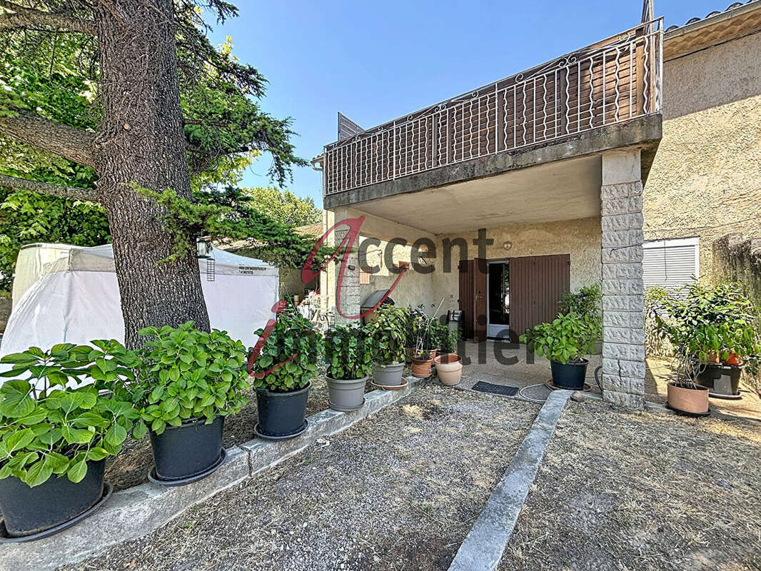 Immeuble Cavaillon 10 pièce(s) 494.6 m2 - photo 4
