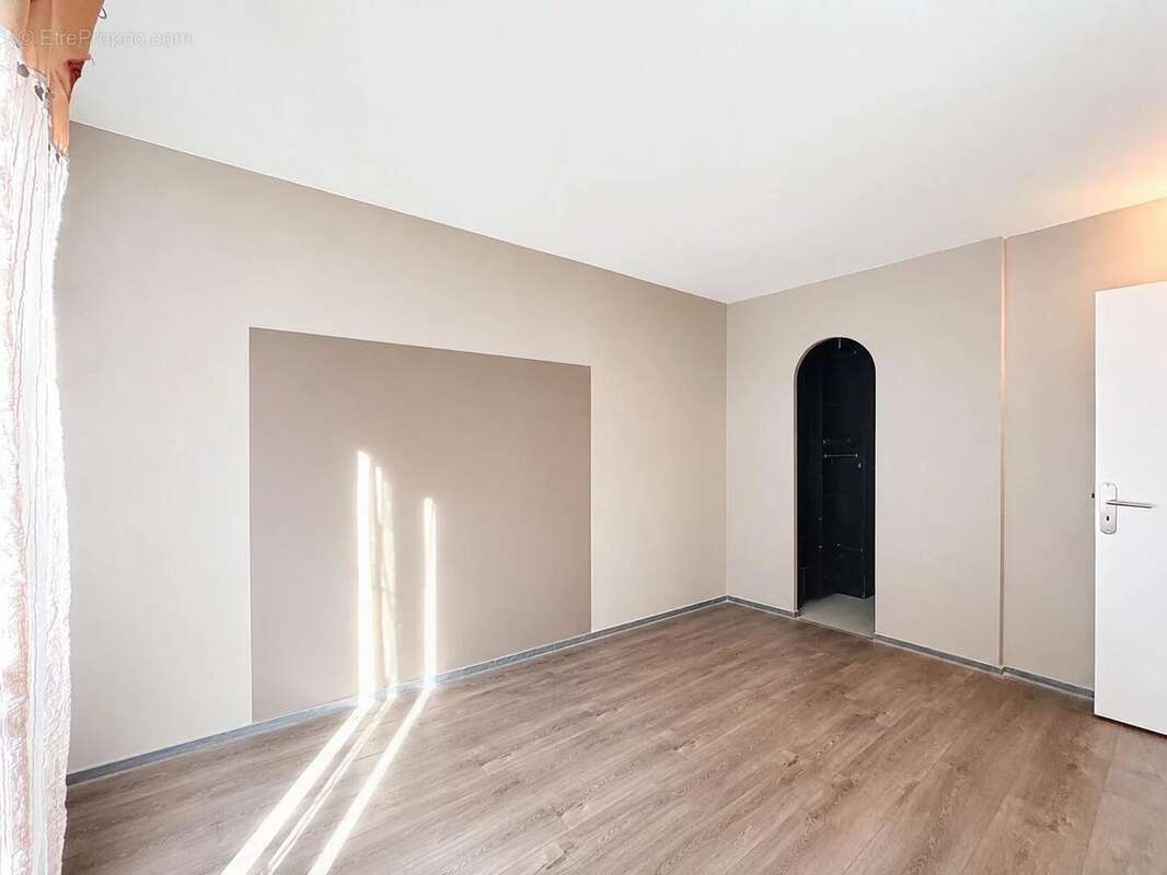 Nice Ventabrun – 4 pièces en rez-de-jardin avec vue mer, piscine, 2 stationnements - photo 10