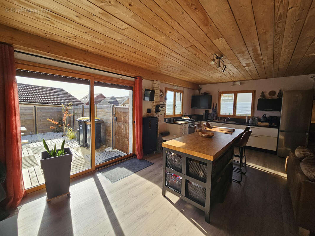 Maison à ORCHAMPS-VENNES