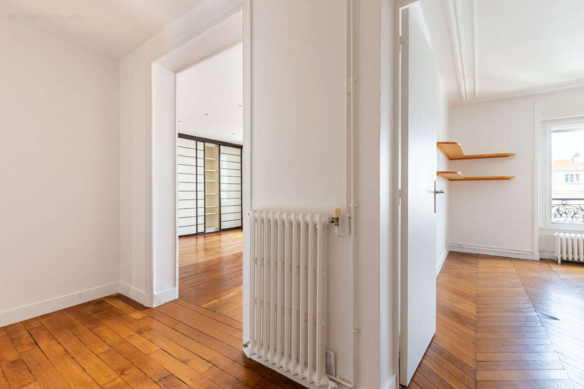 Appartement à PARIS-14E